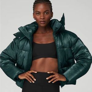 Pearlized Pristine Puffer Aloyoga size small nwt green